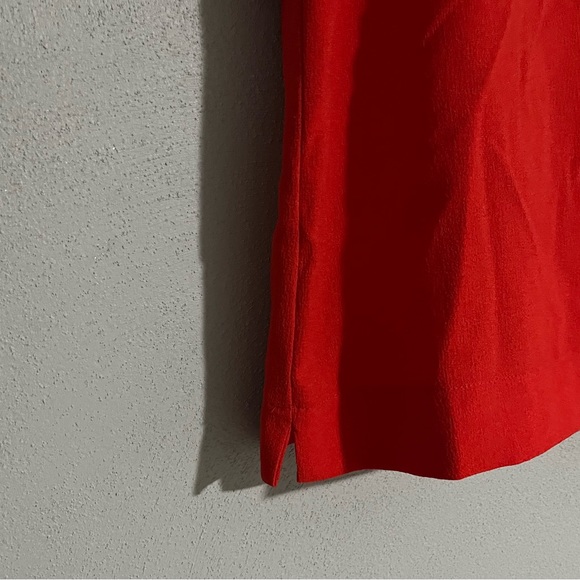 Red Scalloped Sleeveless Shirt - Picture 2 of 6